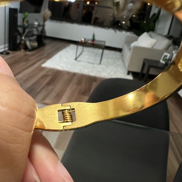 Gold bangle - Picture 4 of 7